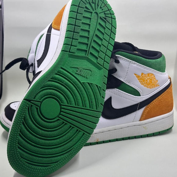 AIR JORDAN 1 MID SE - Picture 3 of 6